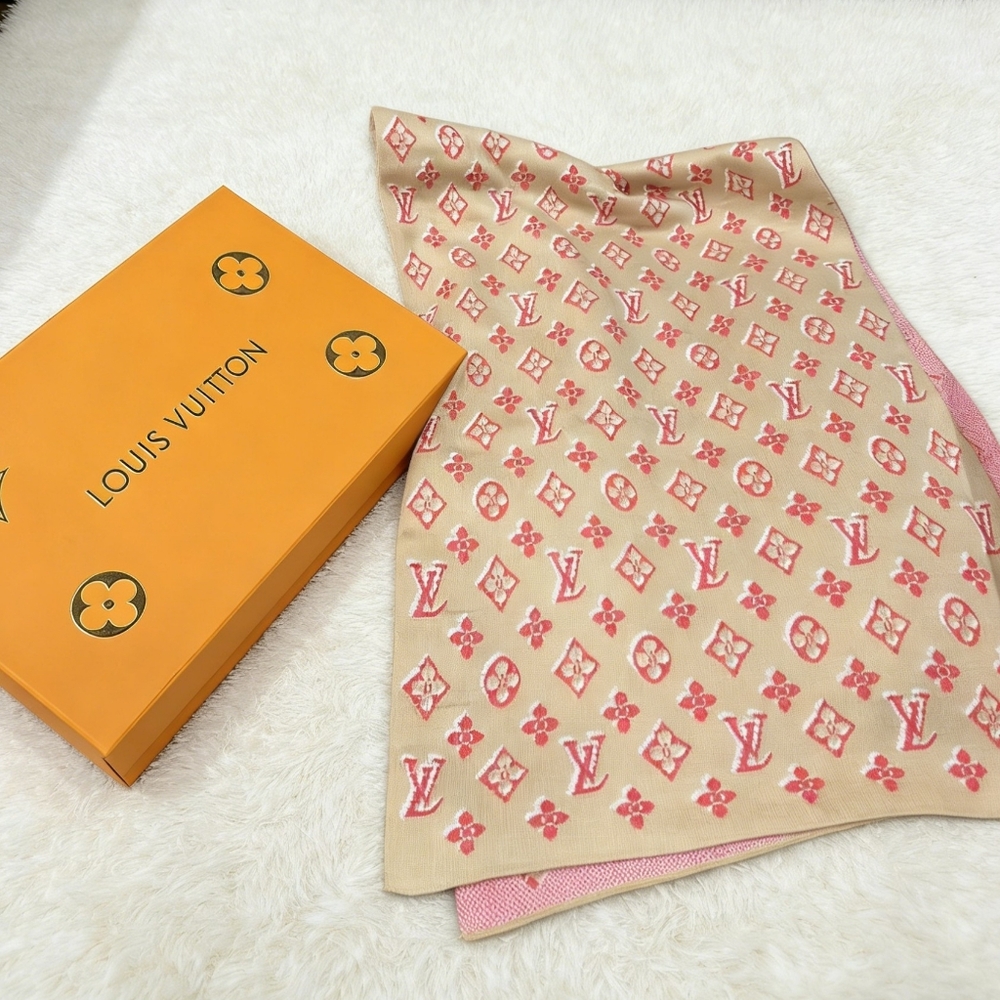 Louis Vuitton LV Essential Scarf